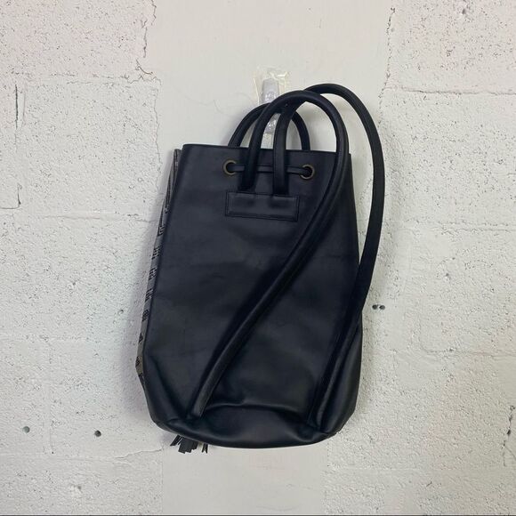 Gitta Black Silver  Chevron Printed Drawstring Close Bucket Backpack - Picture 5 of 10